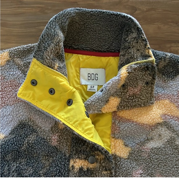 BDG Alpine Popover Sweatshirt in size S! - Picture 6 of 6